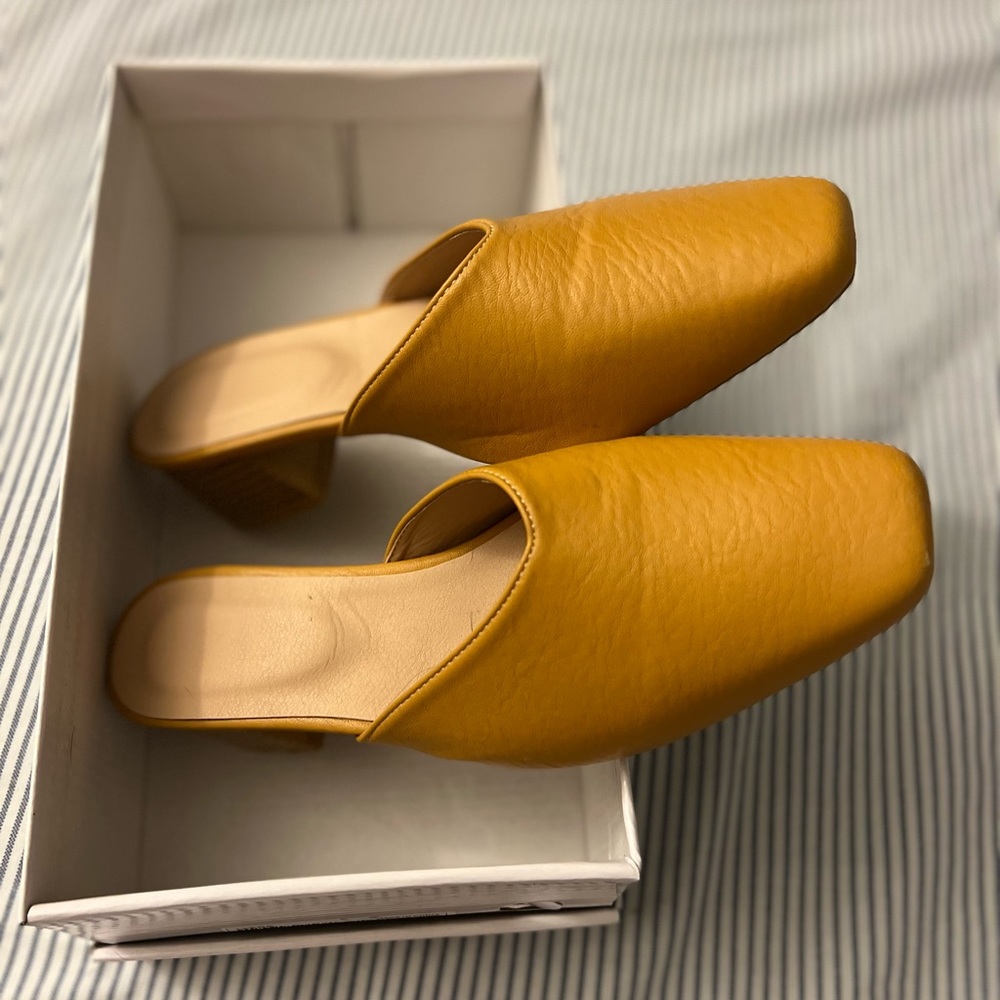 Mustard/ dark yellow mid heeled mules
